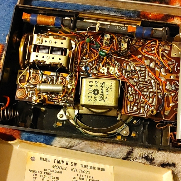 1960S Hitachi transistor RADIO like GIGLANDS ISLAND COLLECTORS FIND - Picture 8 of 9